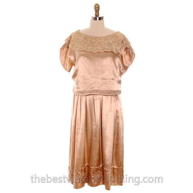 Vintage 1920s Dress Gold Silk Satin Fantastic Lace Collar Soutache Medium Downton Abbey S- M Tunics Fall fleece Vintage 1920s Dress Gold Silk Satin Fantastic Lace Collar Soutache Medium Downton Abbey S- M Tunics Fall fleece